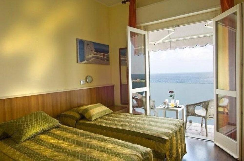Hotel Marina Челле-Лігуре Екстер'єр фото